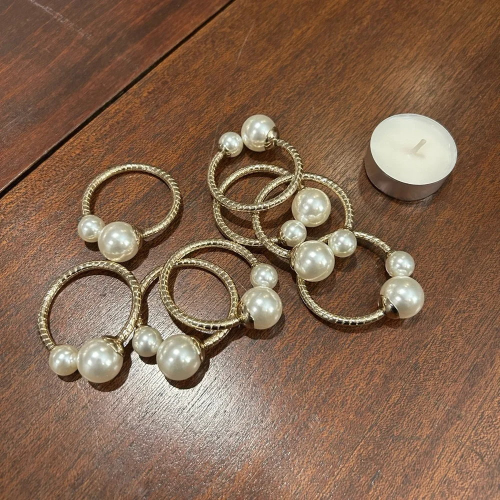 Williams Sonoma Elegant Gold and Pearl napkin rings. Set of 8.
